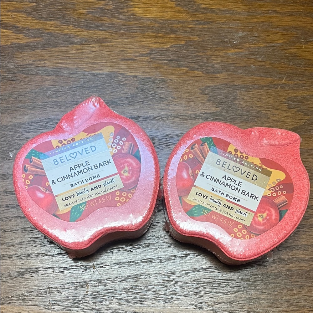 Apple & Cinnamon Bark Bath Bomb - Red - set of 2 - Picture 1 of 3